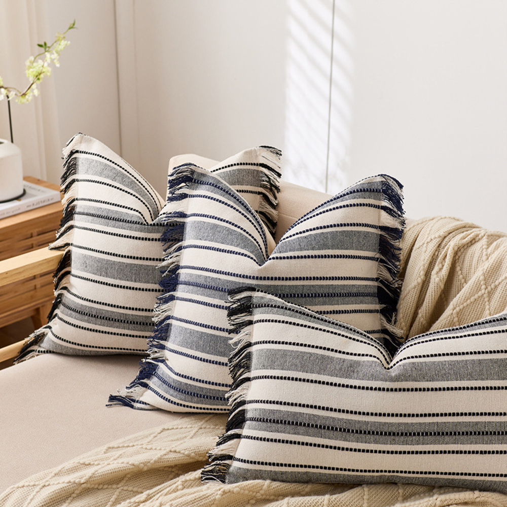 Frynset pute deco pute med elegant kantkvast